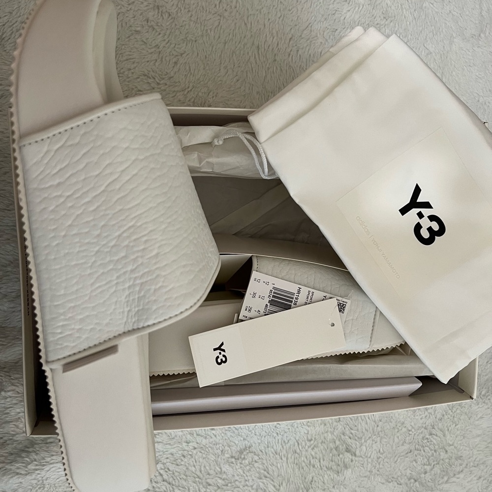 Y-3 slide - Picture 3 of 3